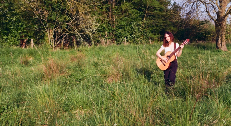 Imagem de Leonor Baldaque, “Uma Lua”