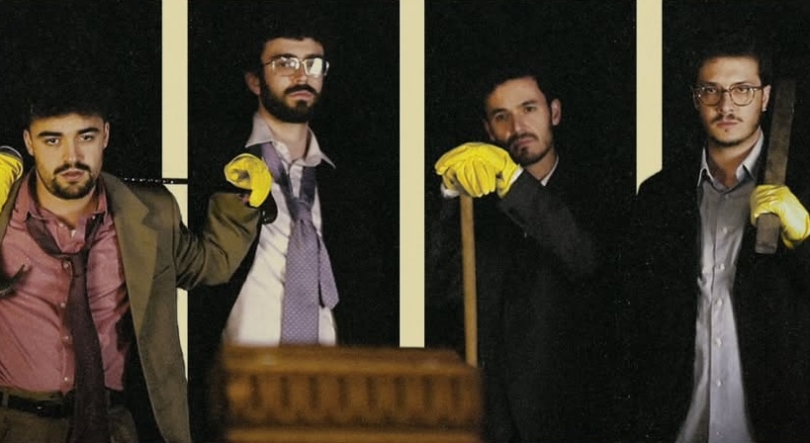 Imagem de Mão Cabeça, “Sofá”