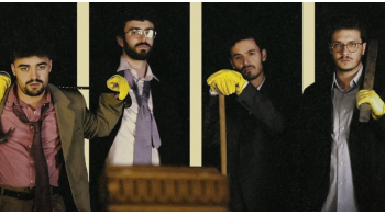 Imagem de Mão Cabeça, “Sofá”