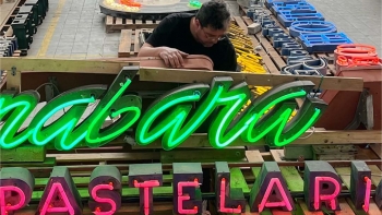 Imagem de Isto Faz-se Por Cá, Letreiro Galeria