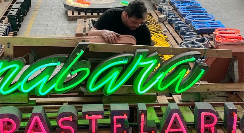 Imagem de Isto Faz-se Por Cá, Letreiro Galeria