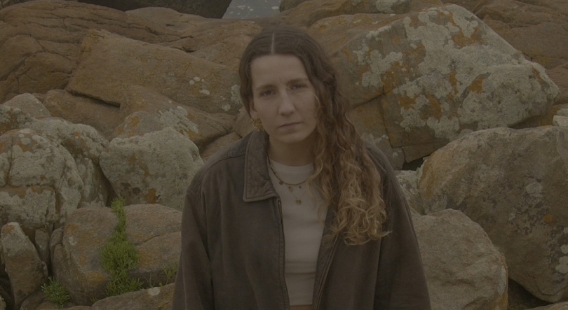 Imagem de Caetana Aguiar, “Só Mais Um Minuto”