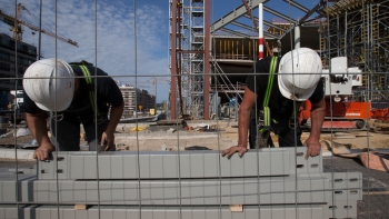 Imagem de Portugueses afetados por crise na construção civil no Luxemburgo