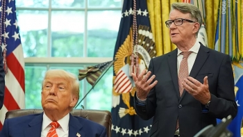 Imagem de Keir Starmer demite Peter Mandelson do cargo de embaixador britânico nos EUA