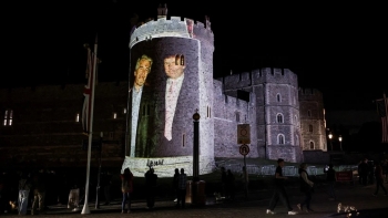 Imagem de Quatro detidos depois de imagens de Trump e Epstein projetadas no castelo de Windsor