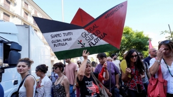 Imagem de Flotilha rejeita transferir ajuda, Israel “tomará medidas” para a deter