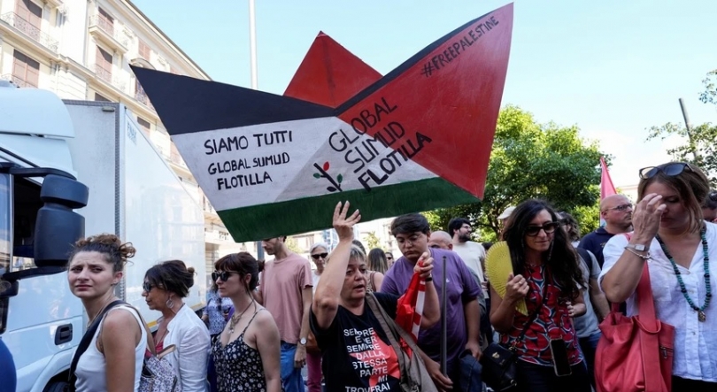 Imagem de Flotilha rejeita transferir ajuda, Israel “tomará medidas” para a deter