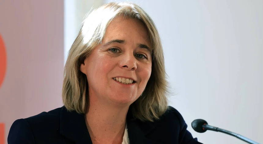 Imagem de Rede consular, ensino de português e regresso são temas de Catarina Martins