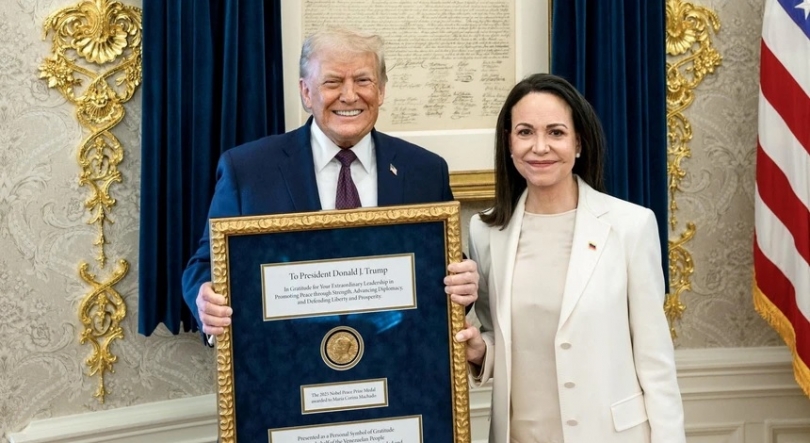 Imagem de Corina Machado deu medalha do prémio Nobel a Trump