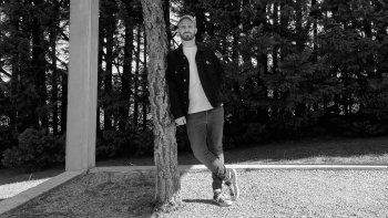 Imagem de O Homem Que Fugiu do Mundo, “Ícaro Desce e Vamos Falar do Sol”