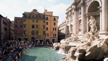 Imagem de Começou a ser cobrada tarifa de 2 euros na Fontana di Trevi