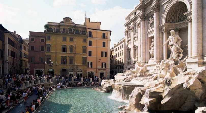 Imagem de Começou a ser cobrada tarifa de 2 euros na Fontana di Trevi
