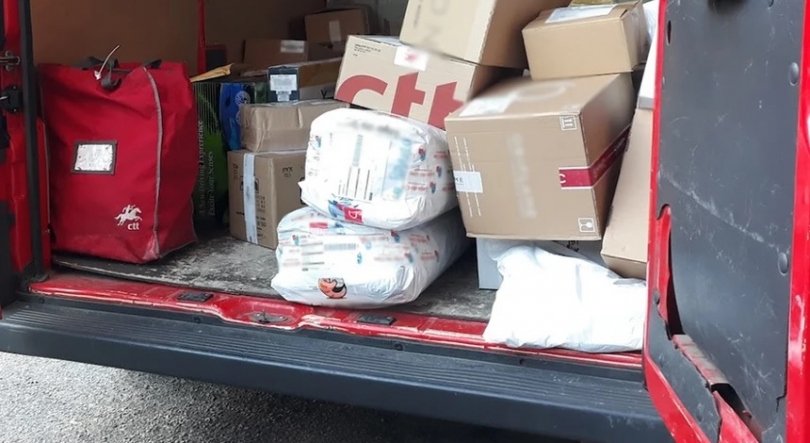 Imagem de UE acaba com isenção aduaneira nas encomendas até 150 euros e cria taxa de três euros