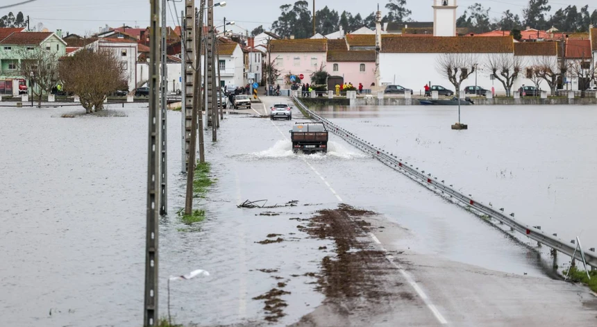 Imagem de Proteção Civil com 3.326 ocorrências causadas por mau tempo desde 01 de Fevereiro