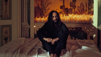 Imagem de J. Mystery, “Change”