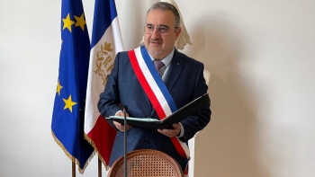 Imagem de Autarcas eleitos em França querem apostar no ensino de português