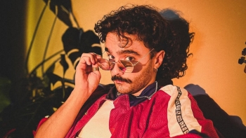 Imagem de Baco, “Voar”