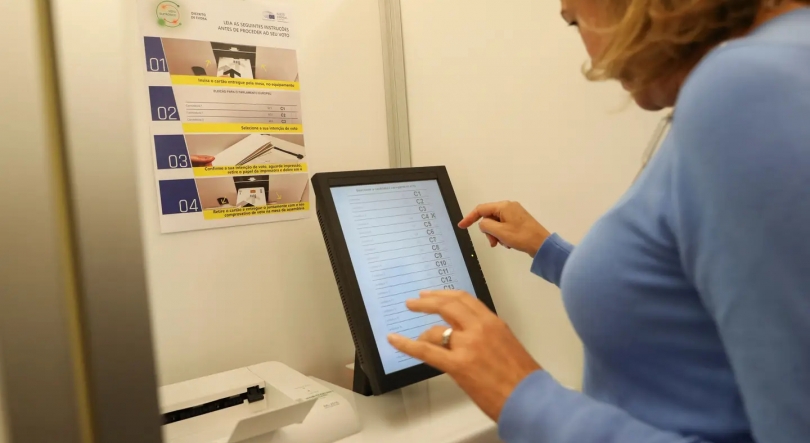 Imagem de Governo admite teste ao voto digital