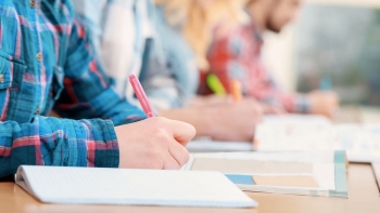 Imagem de Sindicatos pedem rapidez na reforma do ensino no estrangeiro