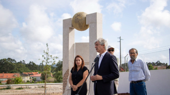 Alvarães inaugura monumento de homenagem aos emigrantes