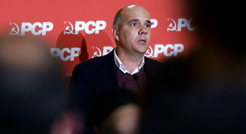 PCP acusa Governo de não investir nos serviços consulares de Portugal